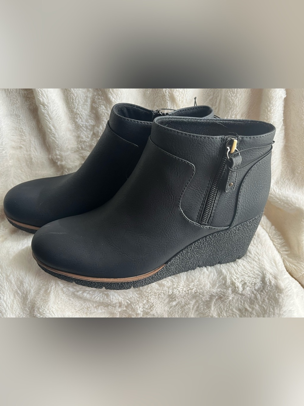 ▪️♥️ Dr. Scholl's Black Zip up Wedge Ankle
Boots Booties Women's size 7.5 NWT ▪️